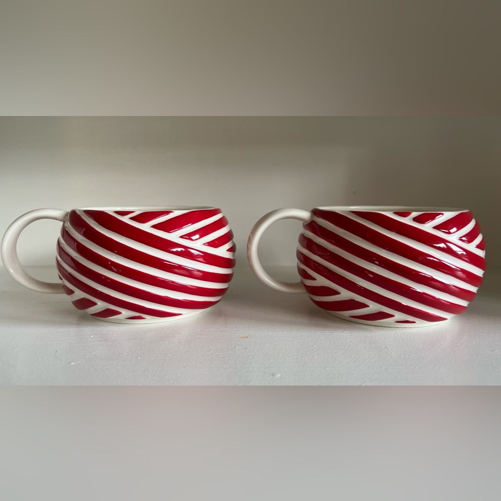 STARBUCKS 2013 Holiday Mug Peppermint Swirl Red White Stripe Candy Cane Cup 12oz
